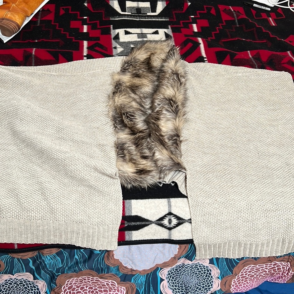 Faux fur color shawl